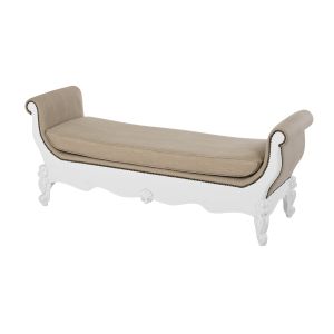 Recamier em tons claros com tachas ouro velho
