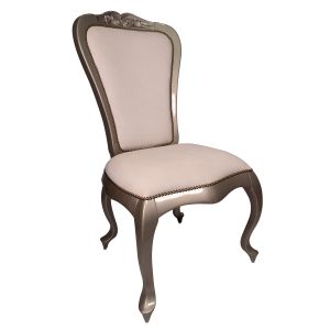 Cadeira Antique com Tachas - Fendi Lumiére