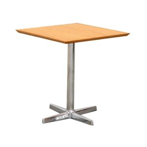 mesa com pés metálicoss