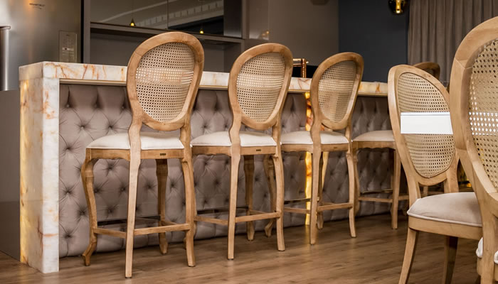 Banquetas Clássicas Provençais Amadeiradas